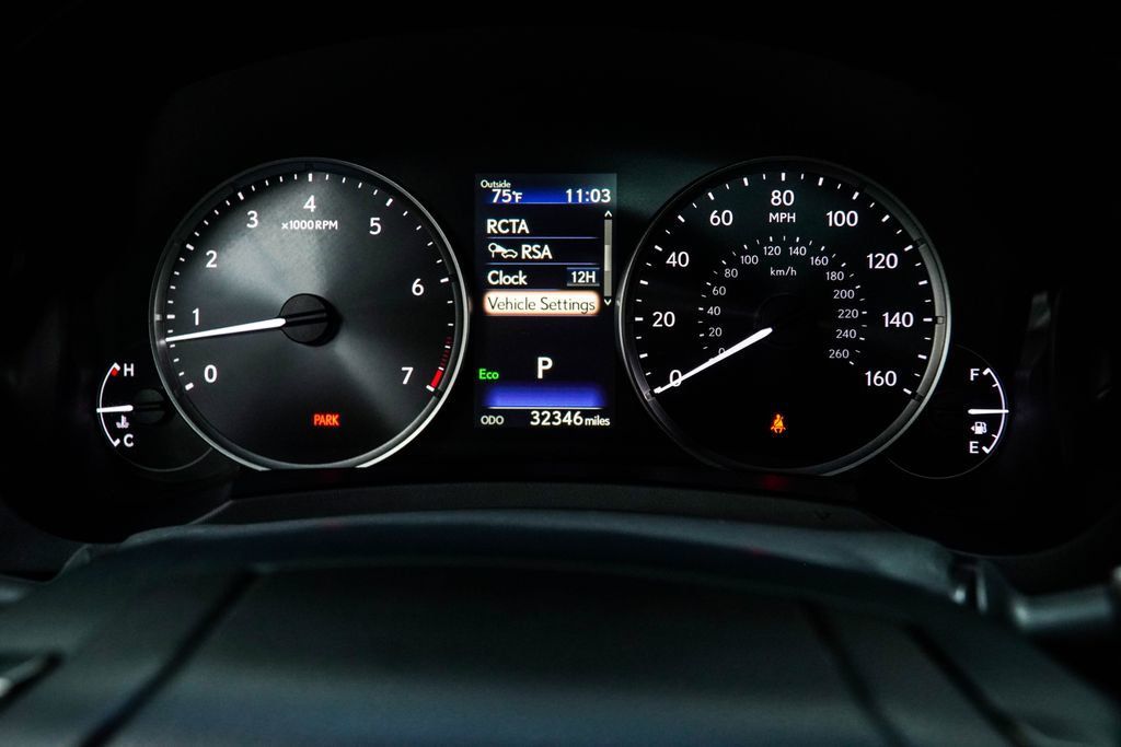 Lexus IS photo 38