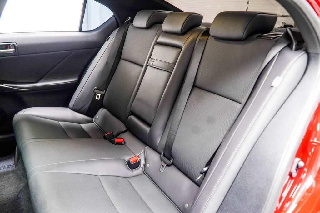 Lexus IS photo 46