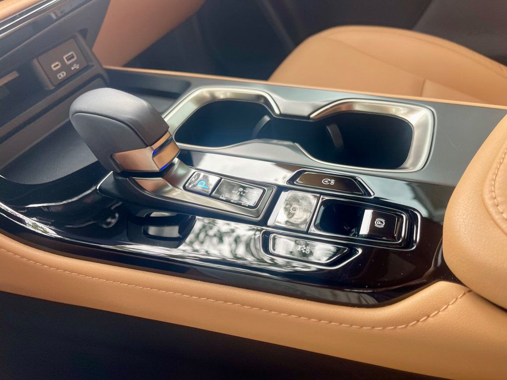 2024 Lexus NX 250 photo 14