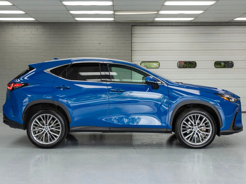 2024 Lexus NX 350h Luxury AWD photo 3