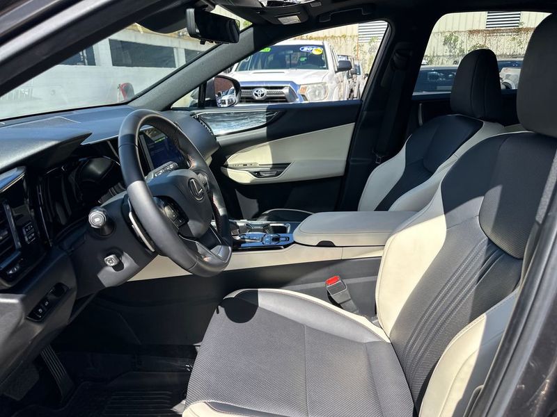 2024 Lexus NX NX 350h Premium AWD - 23050375 - 11
