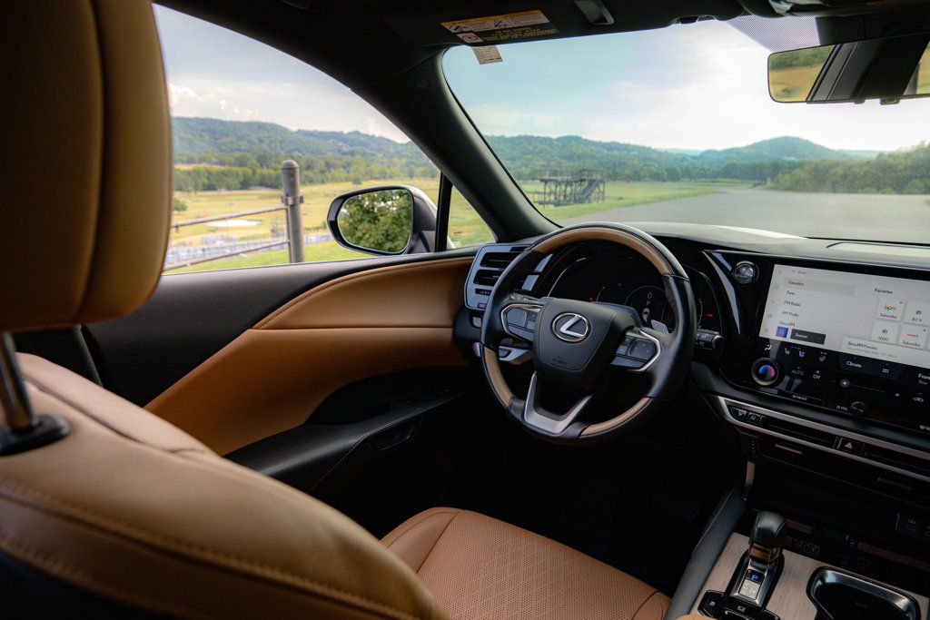 2024 Lexus RX PremiumPlus/ColdAreaPkg/TechnologyPkg/Heated&CooledSeats/NAV - 23072428 - 8