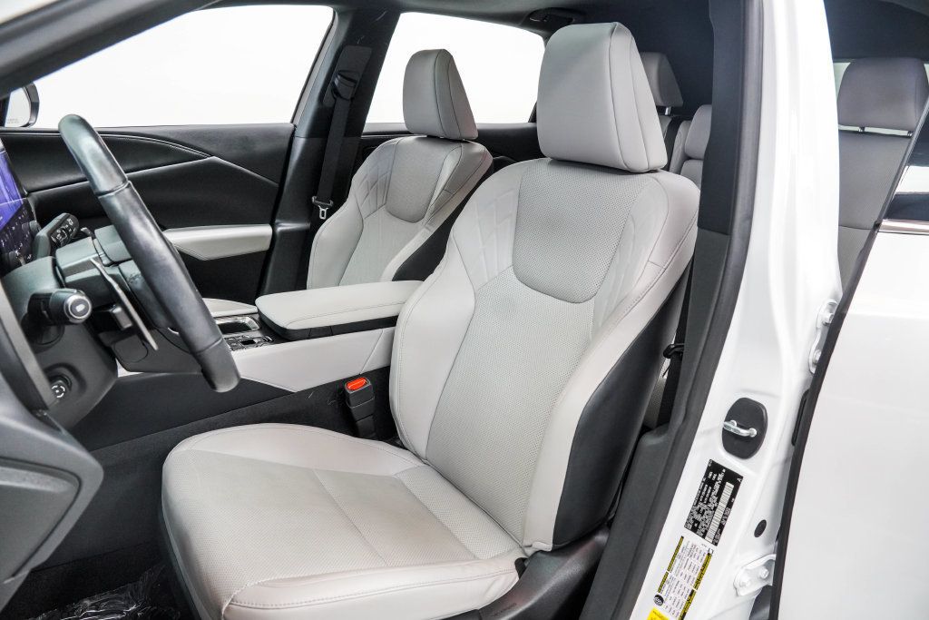Lexus RX photo 16