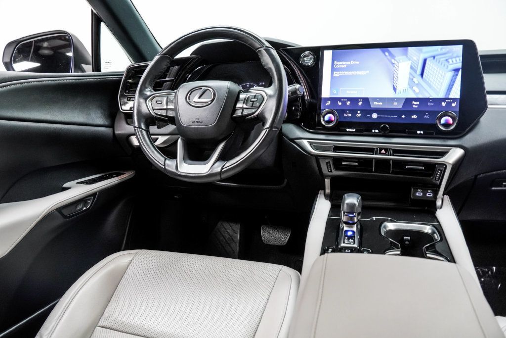 Lexus RX photo 25