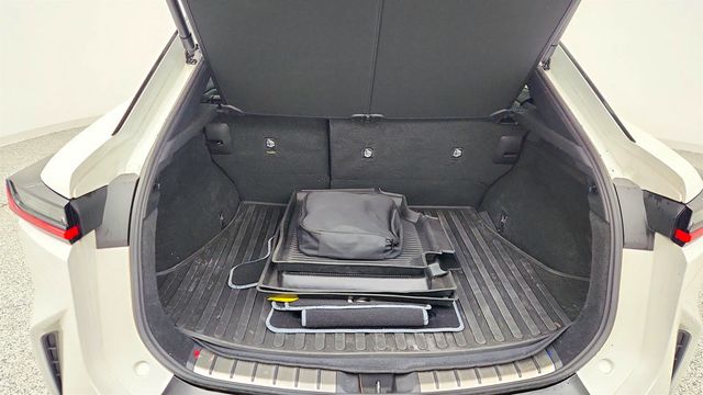 2024 Lexus RZ RZ 450e Premium AWD w/18'' Wheels & Technology Pkg - 22998249 - 19