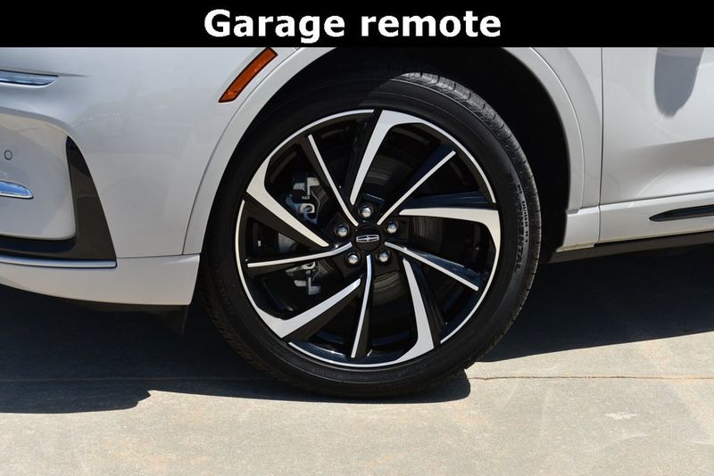 2024 Lincoln Corsair Grand Touring photo 2