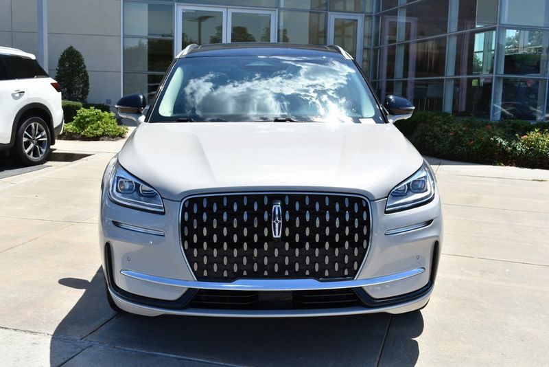 2024 Lincoln Corsair Grand Touring photo 3