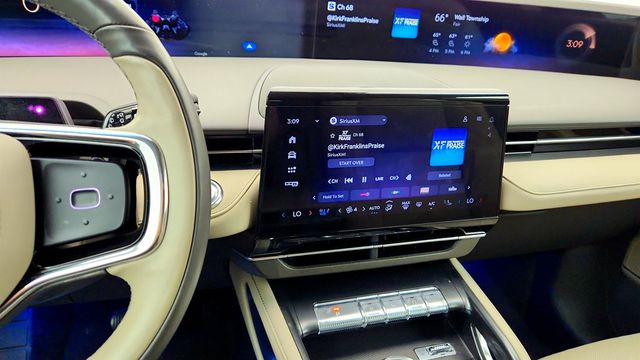 2024 Lincoln Nautilus Premiere AWD w/ 2.0L GTDI FHEV Hybrid Powertrain - 23034805 - 15