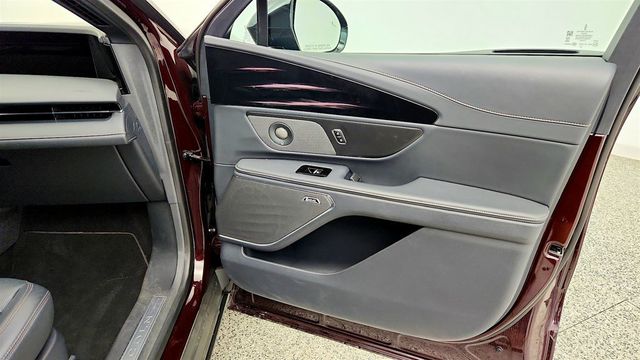 2024 Lincoln Nautilus Premiere AWD w/ Hybrid, Jet Appearance Pkg & Vista Roof - 23079114 - 24