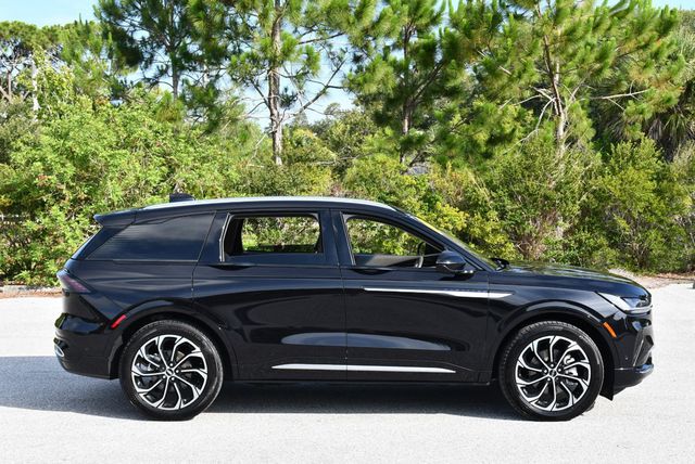 2024 Lincoln Nautilus Reserve III AWD SUV W/Equipment Group 203A - 23041001 - 32