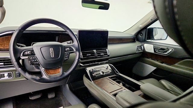 2024 Lincoln Navigator Black Label 4x4 w/ Panoramic Vista Roof, Massaging Leather Seats - 23000308 - 11