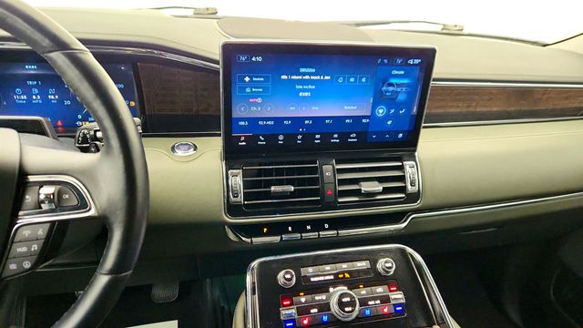 2024 Lincoln Navigator Black Label 4x4 w/ Panoramic Vista Roof, Massaging Leather Seats - 23000308 - 16