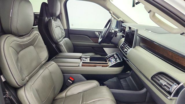 2024 Lincoln Navigator Black Label 4x4 w/ Panoramic Vista Roof, Massaging Leather Seats - 23000308 - 26
