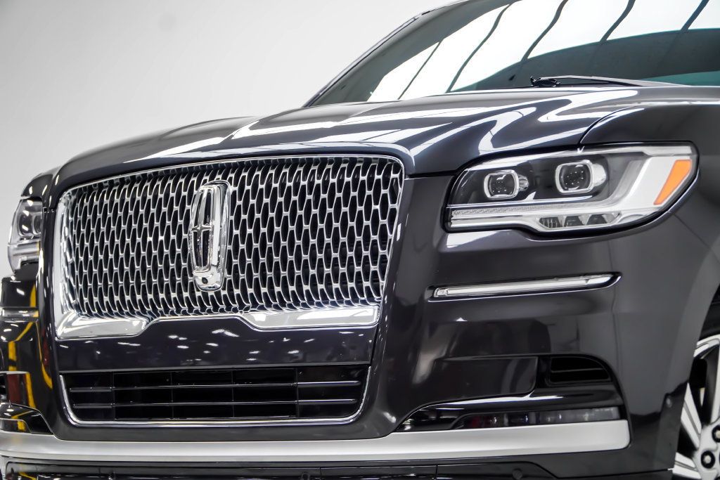 Lincoln Navigator photo 2