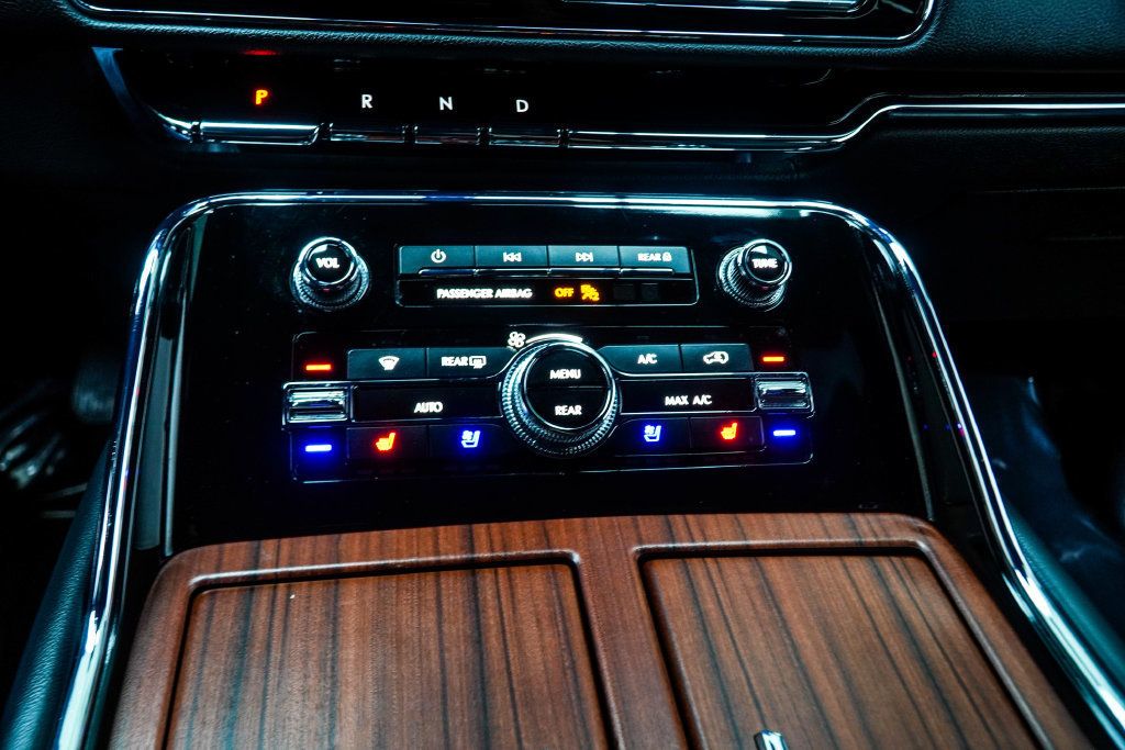 Lincoln Navigator photo 22