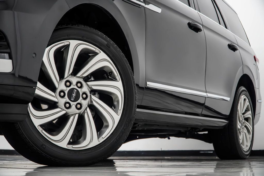 Lincoln Navigator photo 3