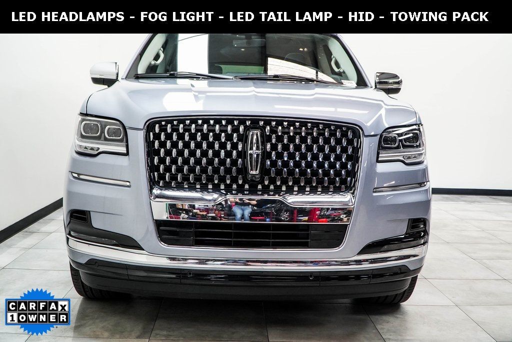 2024 Lincoln Navigator Black Label photo 2