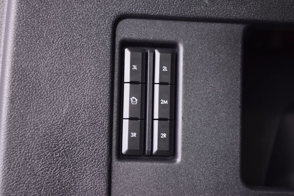 2024 Lincoln Navigator L Premiere - 23039638 - 22