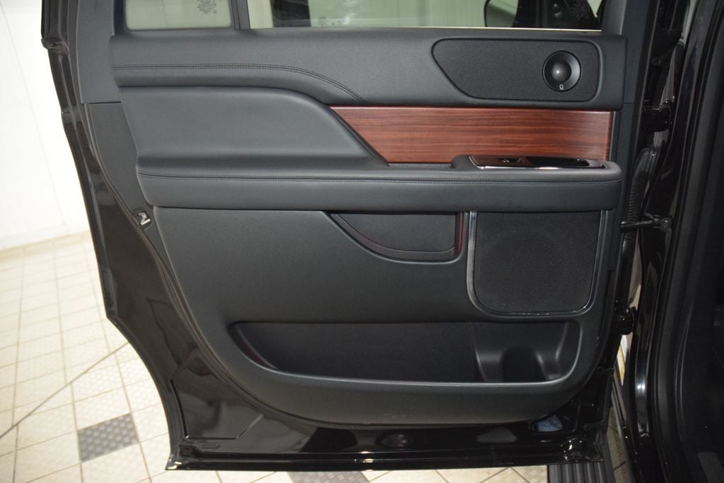 2024 Lincoln Navigator L Premiere - 23039638 - 45