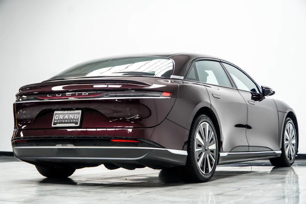 Lucid Air photo 17