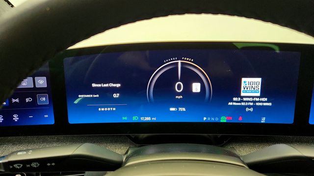 2024 Lucid Air Pure w/ 19'' Aero Range Wheels, 419+ Mile EPA Range - 23004693 - 12