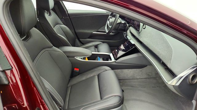 2024 Lucid Air Pure with 20'' Aero Lite Wheels (420-Mile Range) - 22958783 - 24