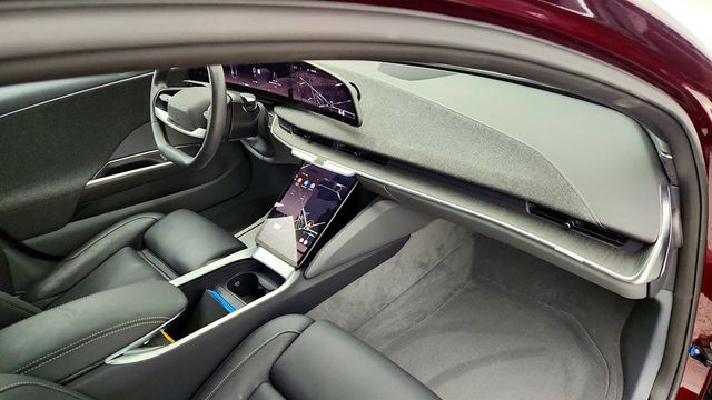 2024 Lucid Air Pure with 20'' Aero Lite Wheels (420-Mile Range) - 22958783 - 25