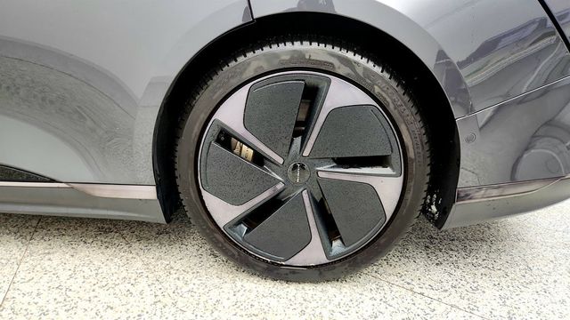 2024 Lucid Air Touring AWD with 20'' Aero Lite Wheels (325-mile range) - 22980183 - 8