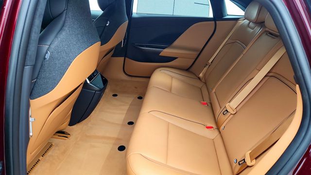 2024 Lucid Air Touring AWD with 20'' Wheels (620-horsepower, 406-mile range) - 22986942 - 18