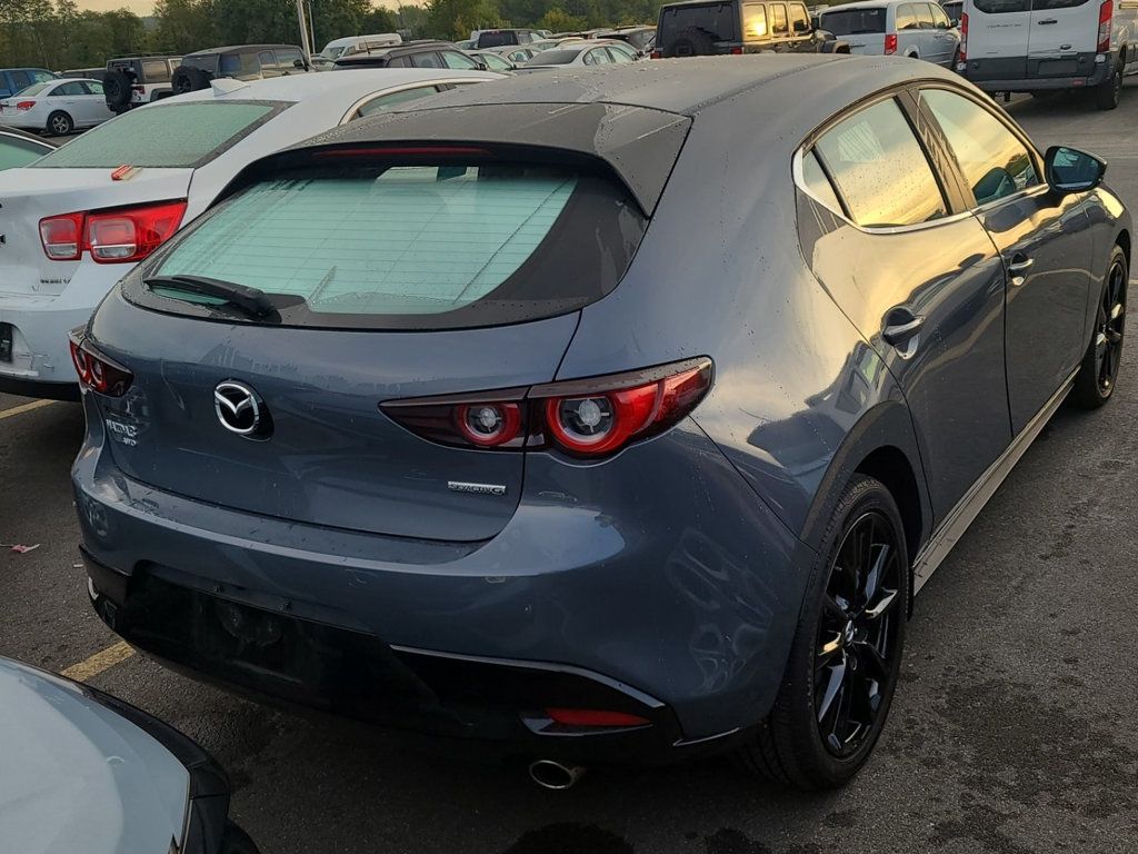 2024 Mazda Mazda3 2.5 s Carbon Hatchback photo 2