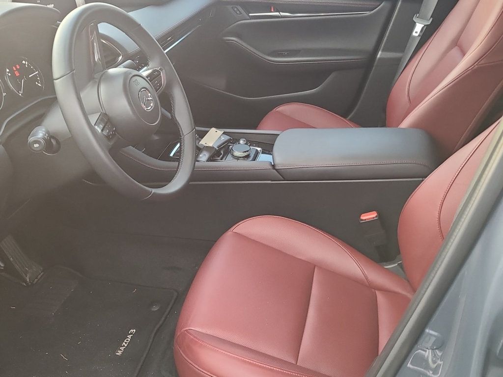 2024 Mazda Mazda3 2.5 s Carbon Hatchback photo 3
