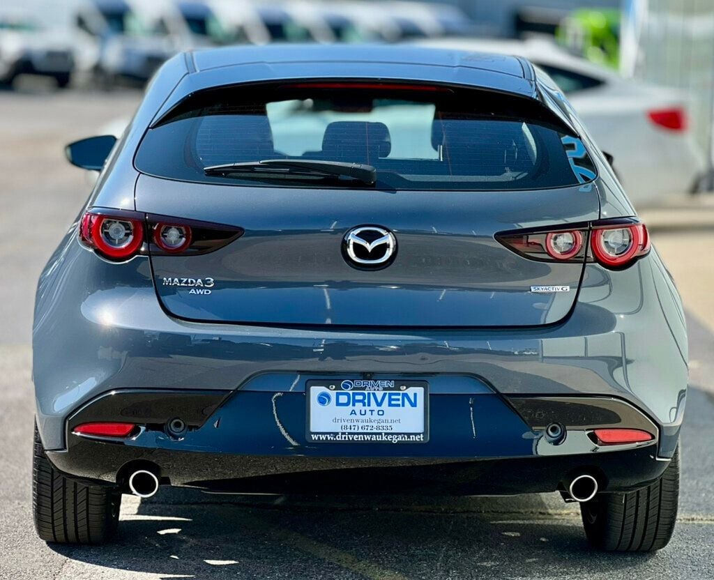 2024 Mazda Mazda3 Hatchback 2.5 Carbon Sedan photo 4