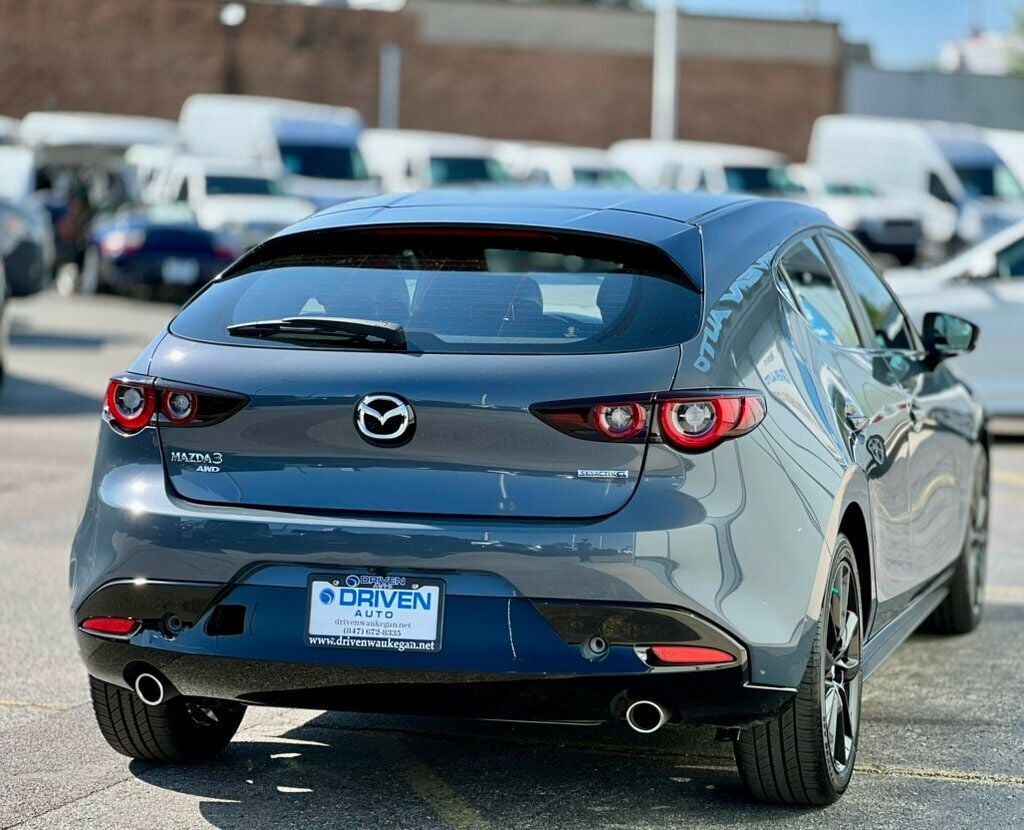 2024 Mazda Mazda3 Hatchback 2.5 Carbon Sedan photo 5