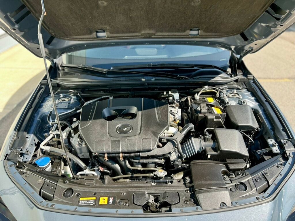 2024 Mazda Mazda3 Hatchback 2.5 Carbon Sedan photo 9