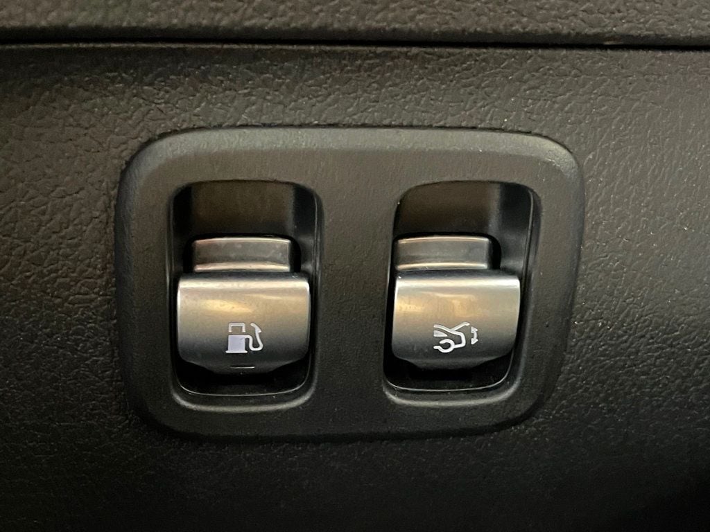 2024 Mercedes-Benz C-Class AMG C 63 S E Performance Sedan - 22963017 - 26