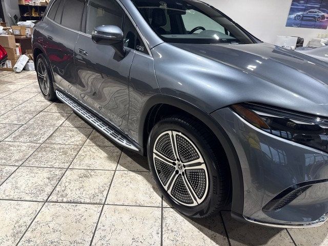2024 Mercedes Benz EQS SUV 450 4MATIC photo 2