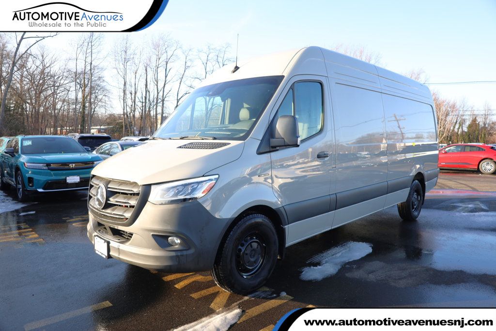 2024 Mercedes-Benz eSprinter Cargo Van 2500 High Roof 170" RWD - 22961416 | Video 1