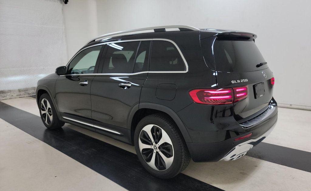 2024 Mercedes Benz GLB 250 4MATIC photo 3