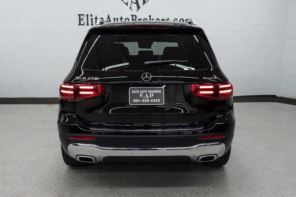 2024 Mercedes Benz GLB 250 4MATIC photo 4