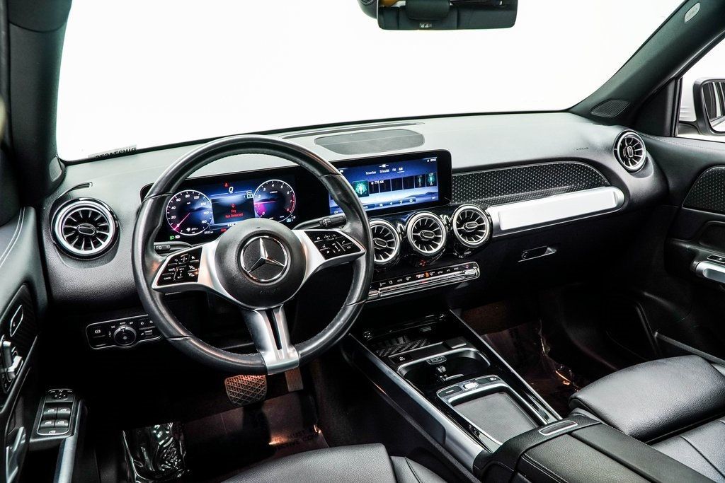 2024 Mercedes Benz GLB 250 photo 3