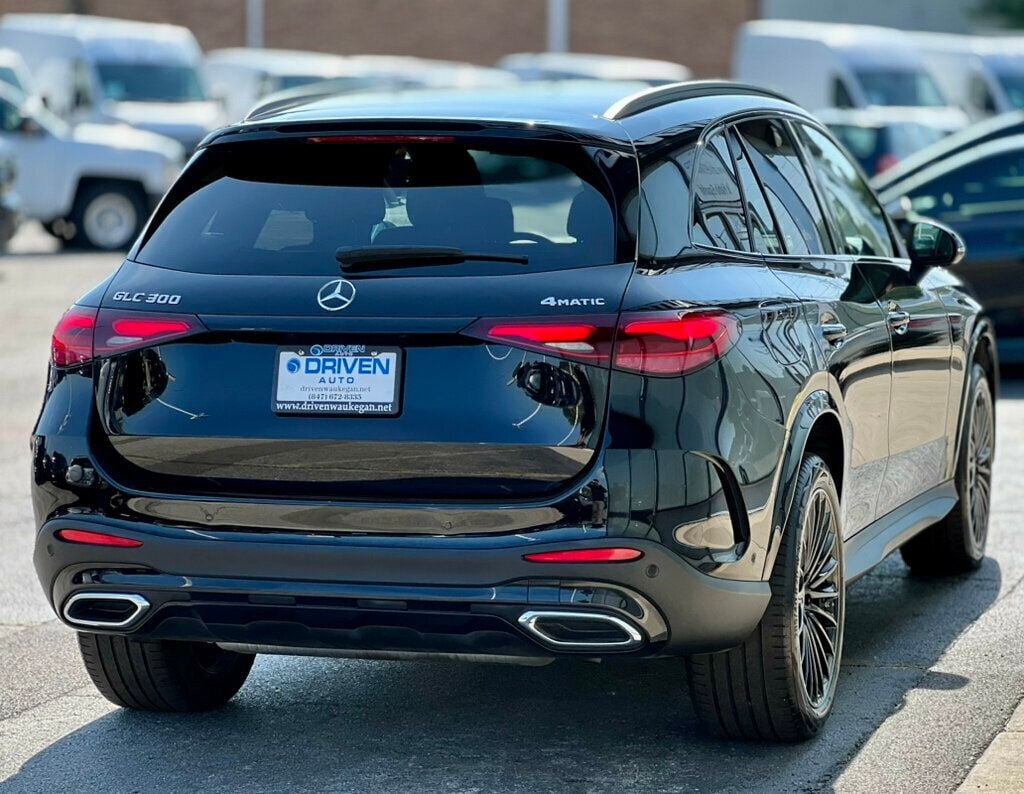2024 Mercedes Benz GLC 300 4MATIC photo 4