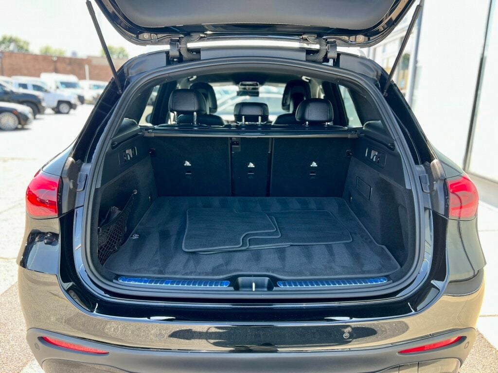 2024 Mercedes Benz GLC 300 4MATIC photo 6