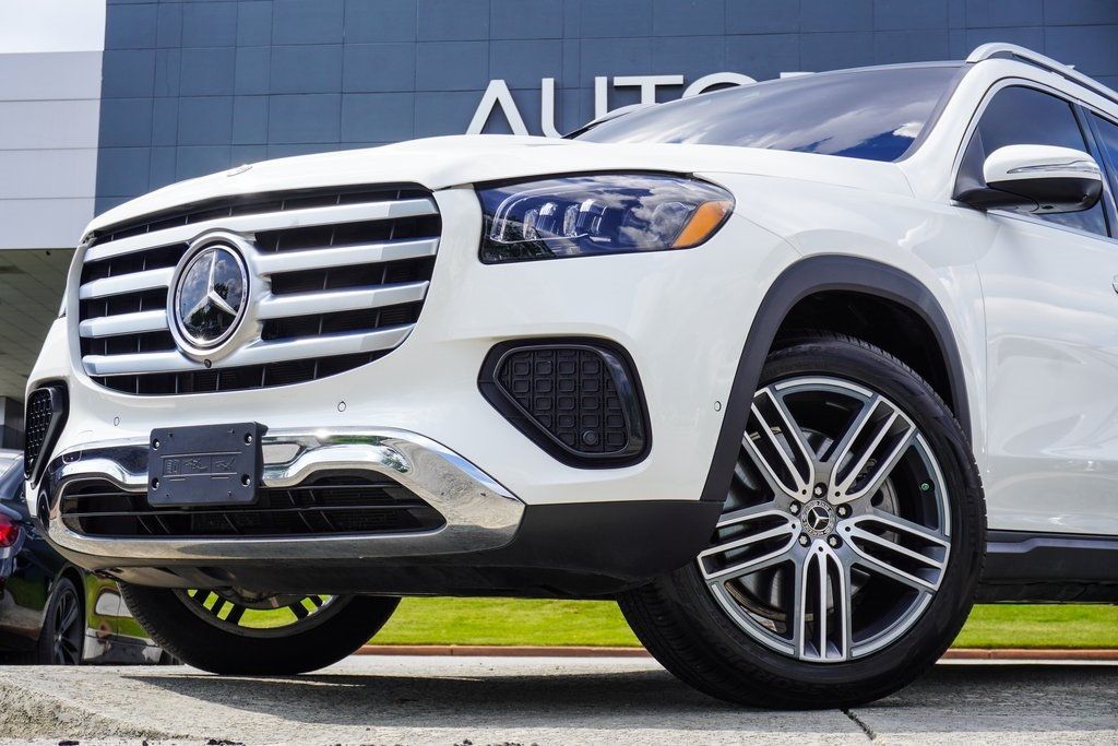 2024 Mercedes Benz GLS 450 4MATIC photo 2