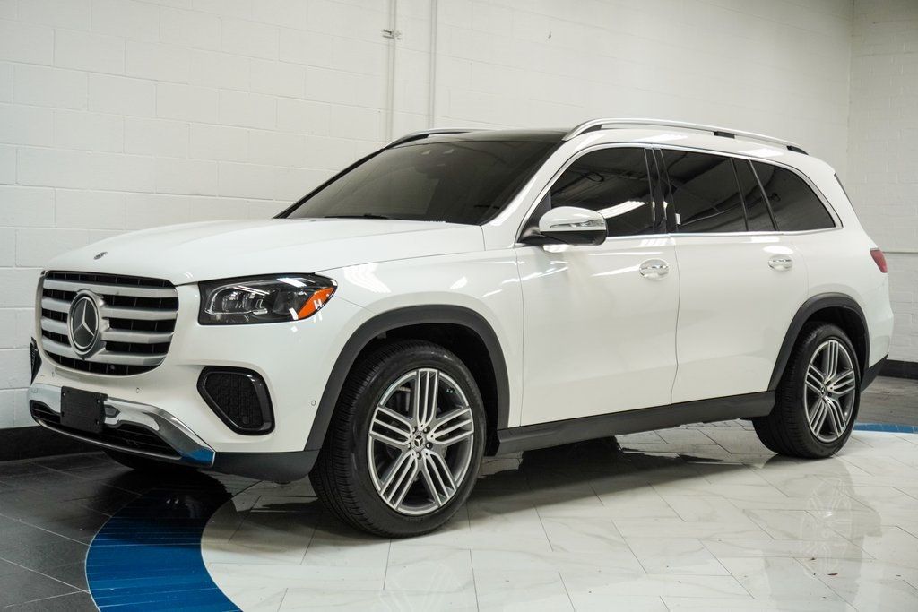 2024 Mercedes Benz GLS 450 4MATIC photo 3