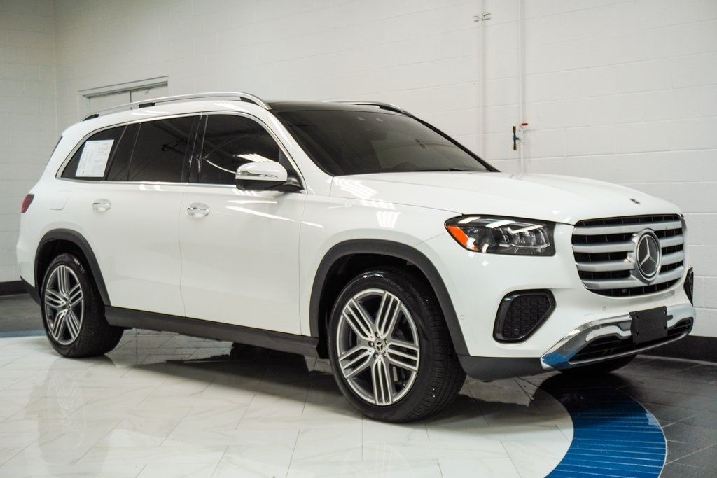 2024 Mercedes Benz GLS 450 4MATIC photo 4