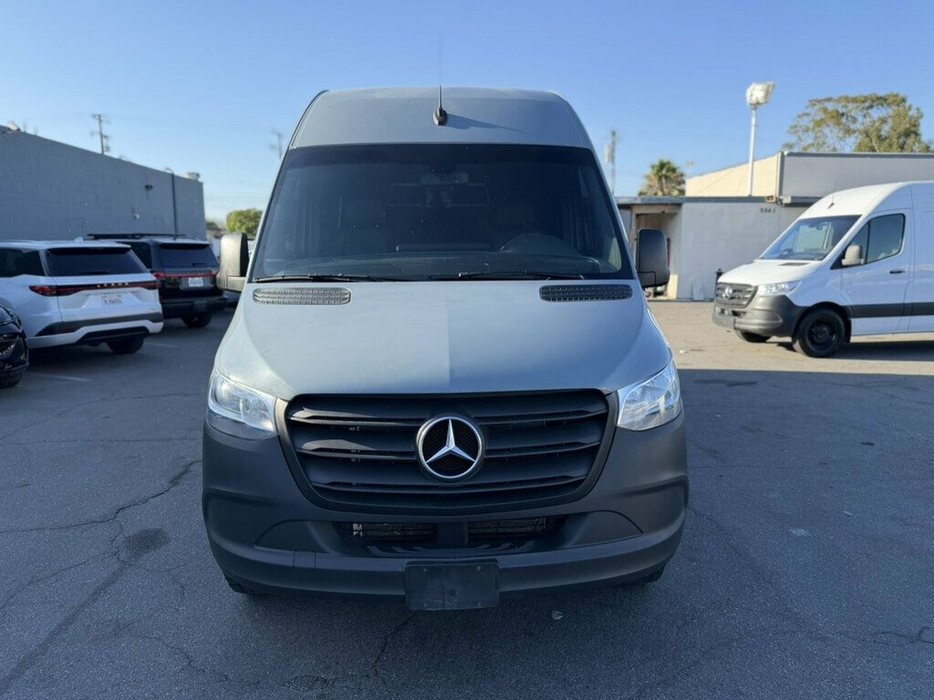 Mercedes-Benz Sprinter photo 2