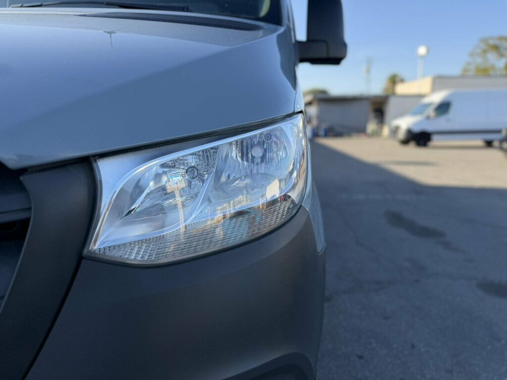 Mercedes-Benz Sprinter photo 24