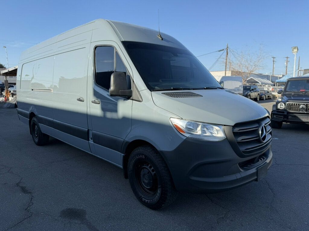 Mercedes-Benz Sprinter photo 3