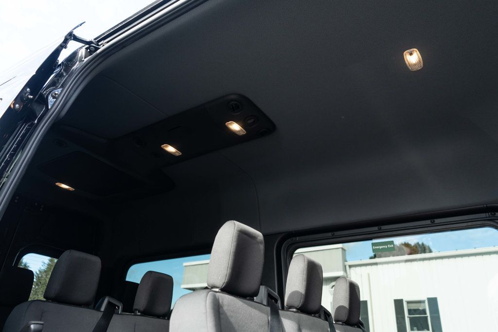 Mercedes-Benz Sprinter photo 11