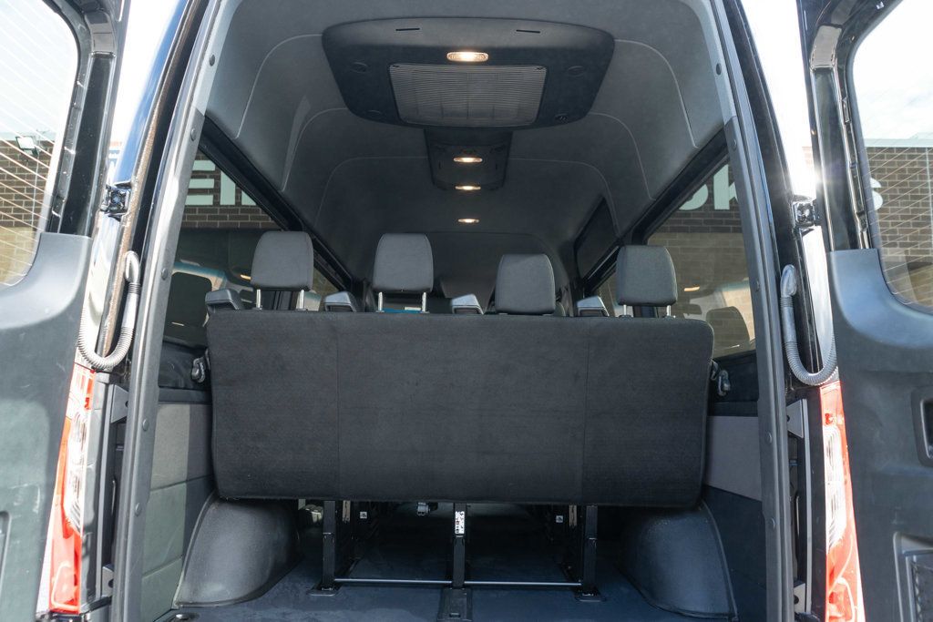 Mercedes-Benz Sprinter photo 12